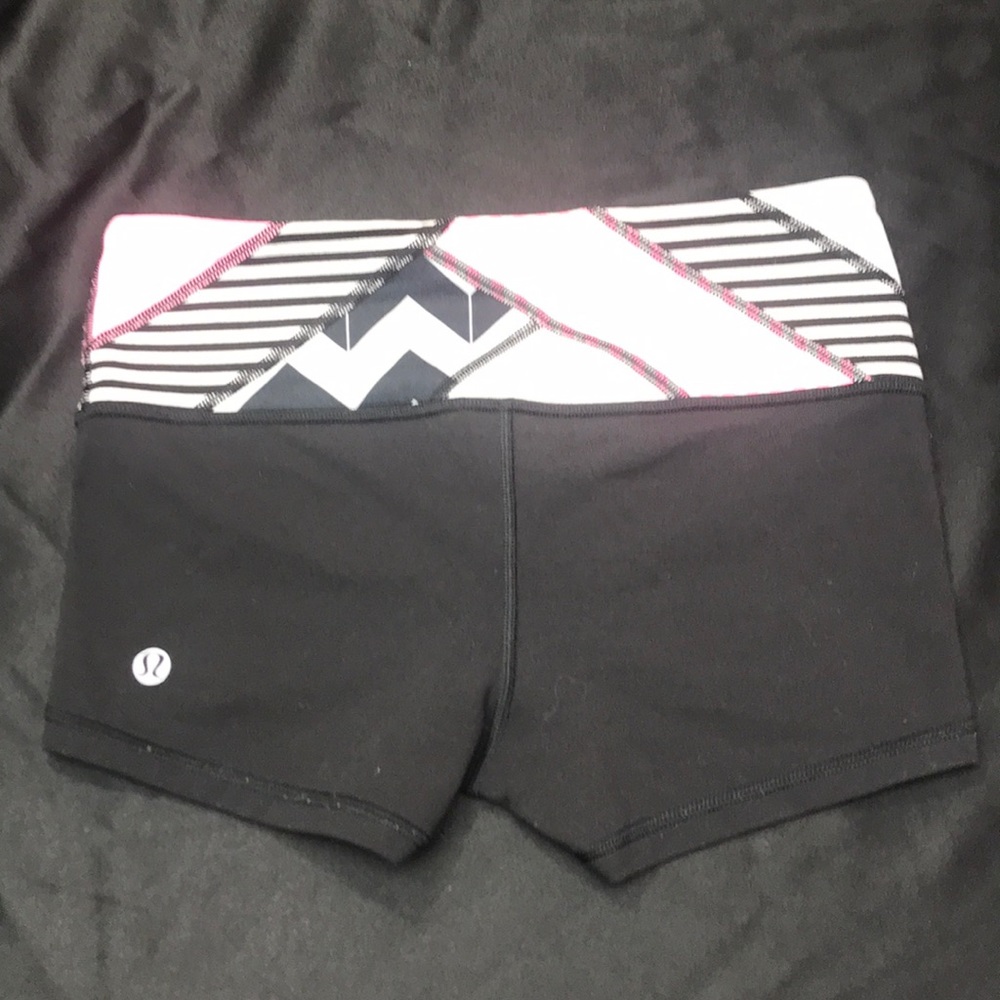 Lululemon fitness shorts size 4 reversible H13